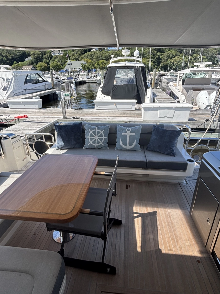 2020 Riviera 4800 Sport Yacht