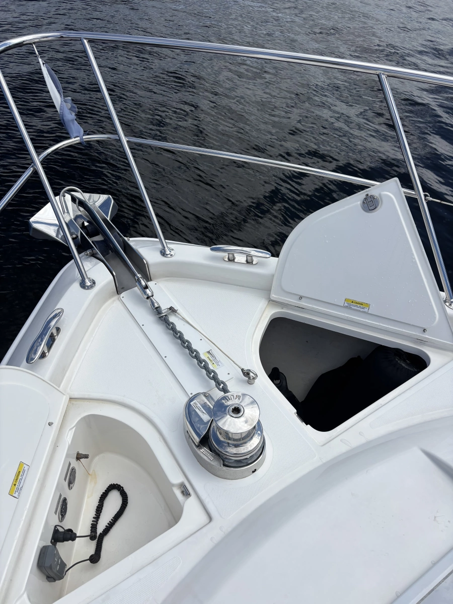 2020 Riviera 4800 Sport Yacht