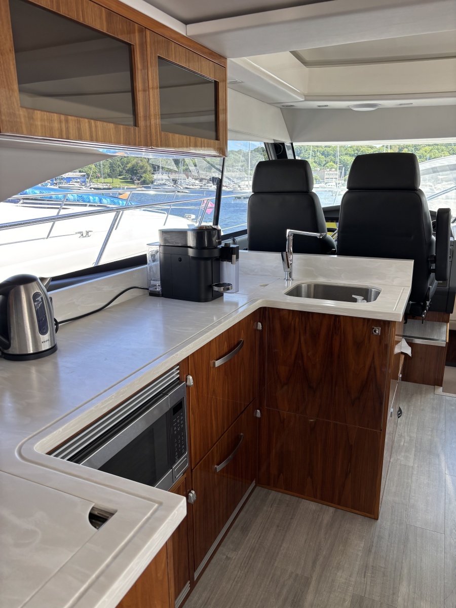 2020 Riviera 4800 Sport Yacht
