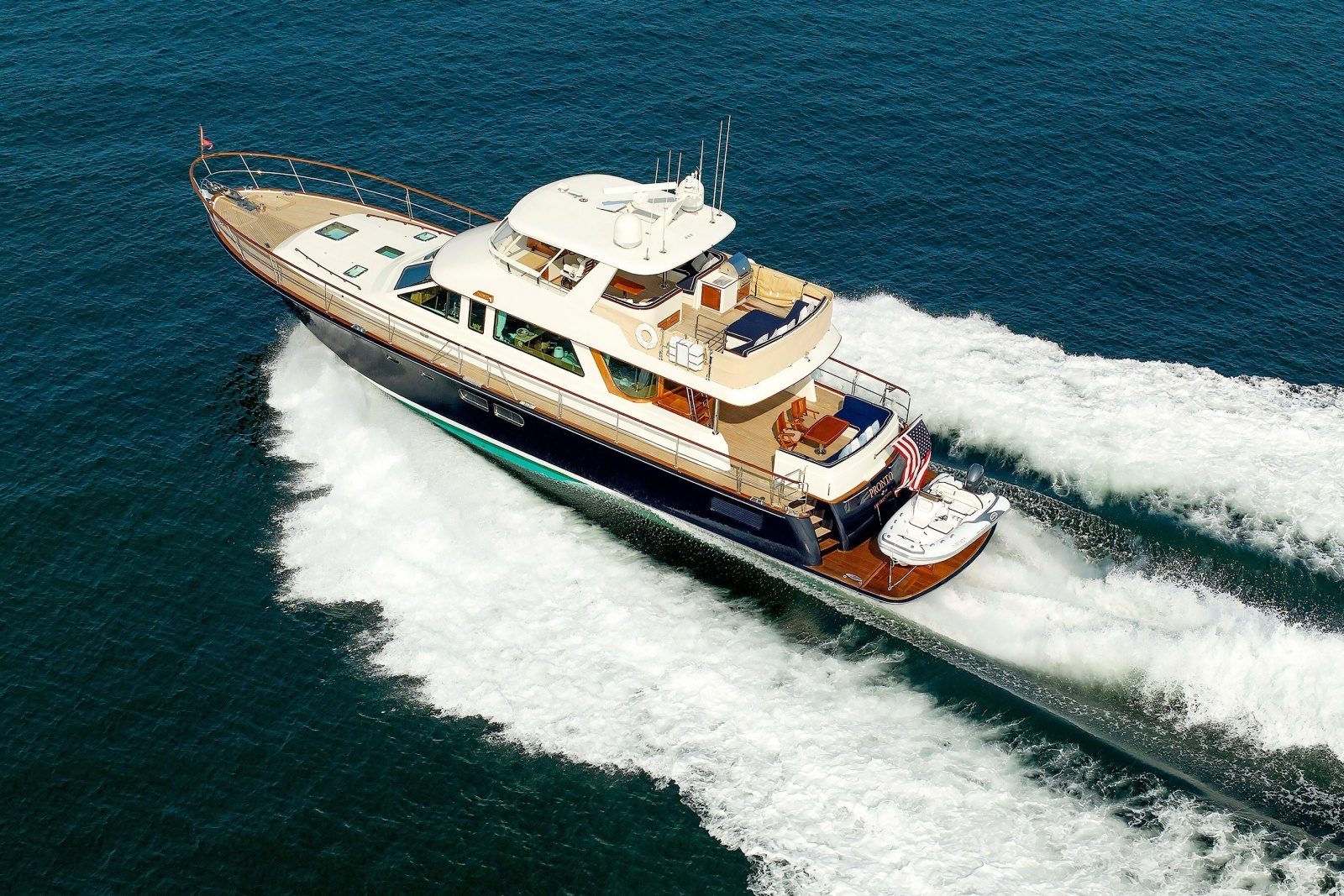 2016 Hunt Yachts 72 Flybridge
