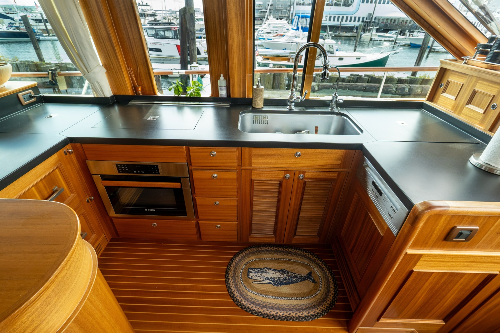2016 Hunt Yachts 72 Flybridge