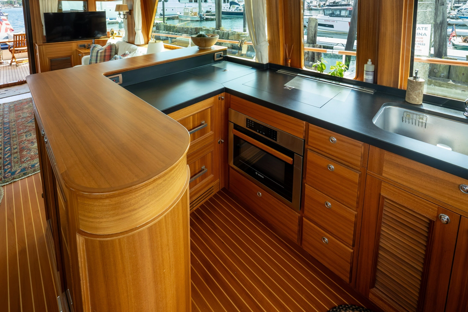 2016 Hunt Yachts 72 Flybridge