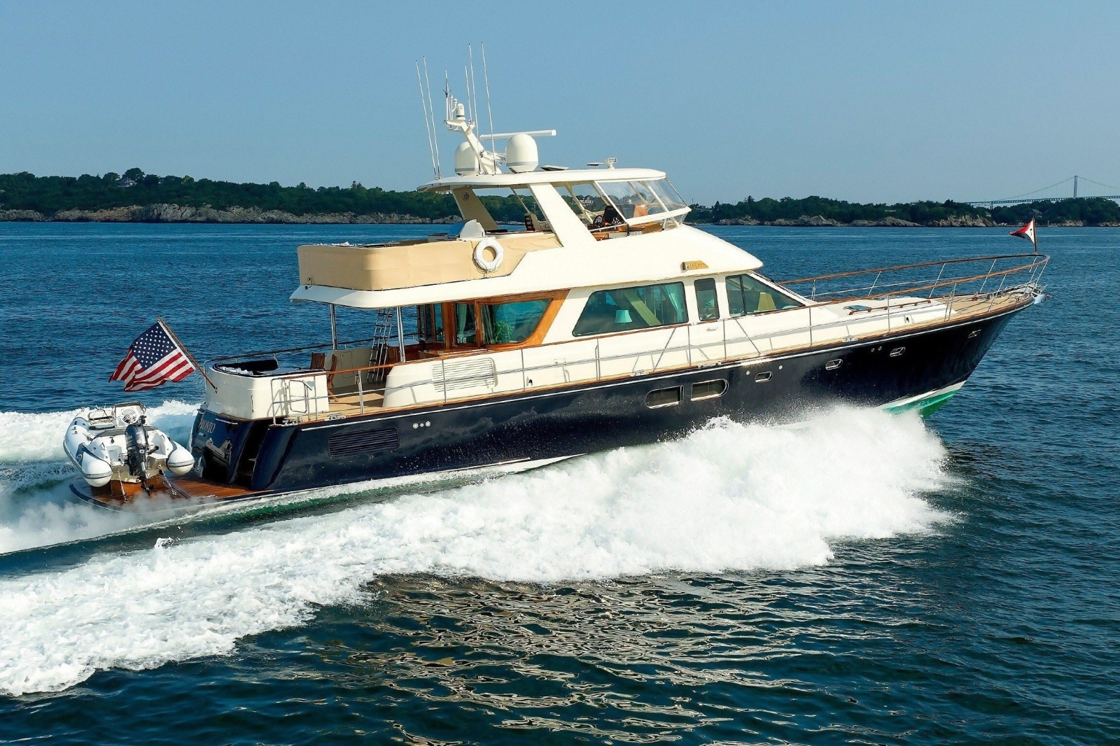 2016 Hunt Yachts 72 Flybridge