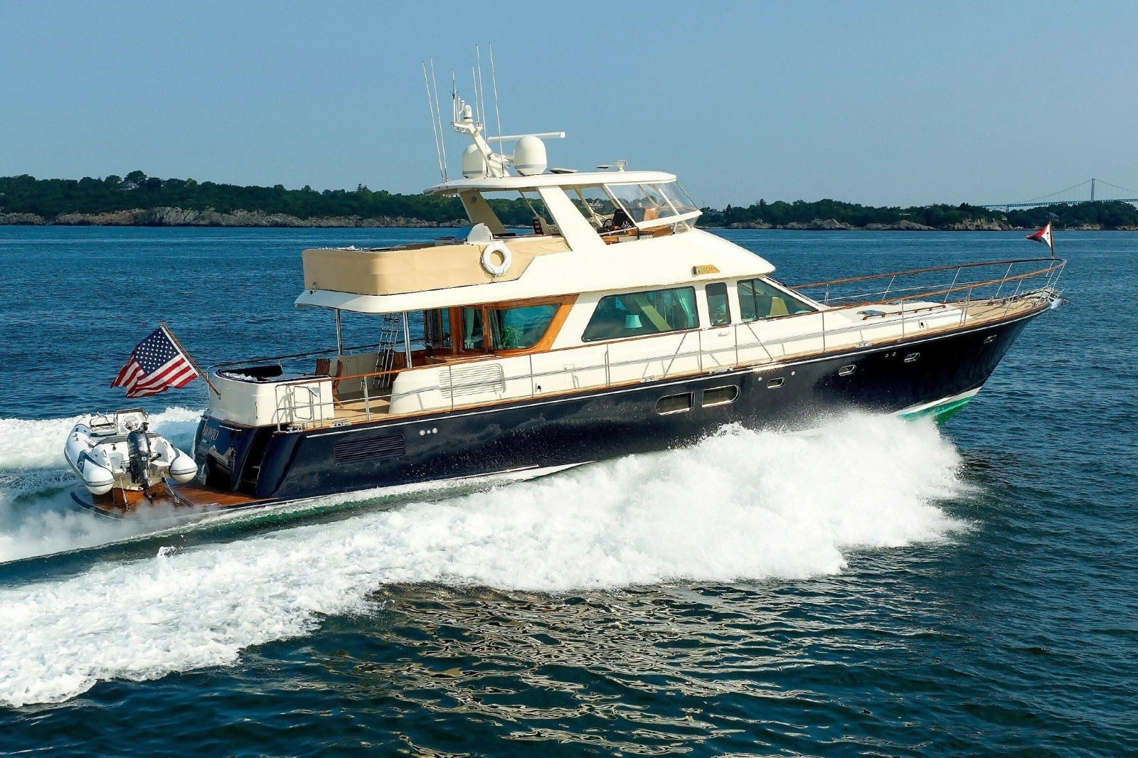 2016 Hunt Yachts 72 Flybridge