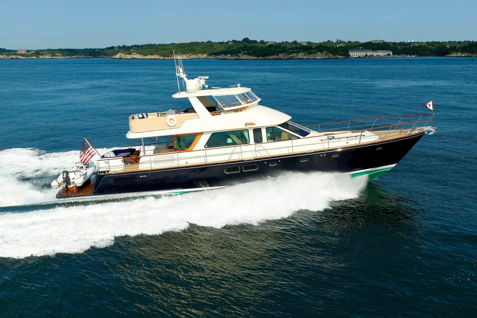 2016 Hunt Yachts 72 Flybridge