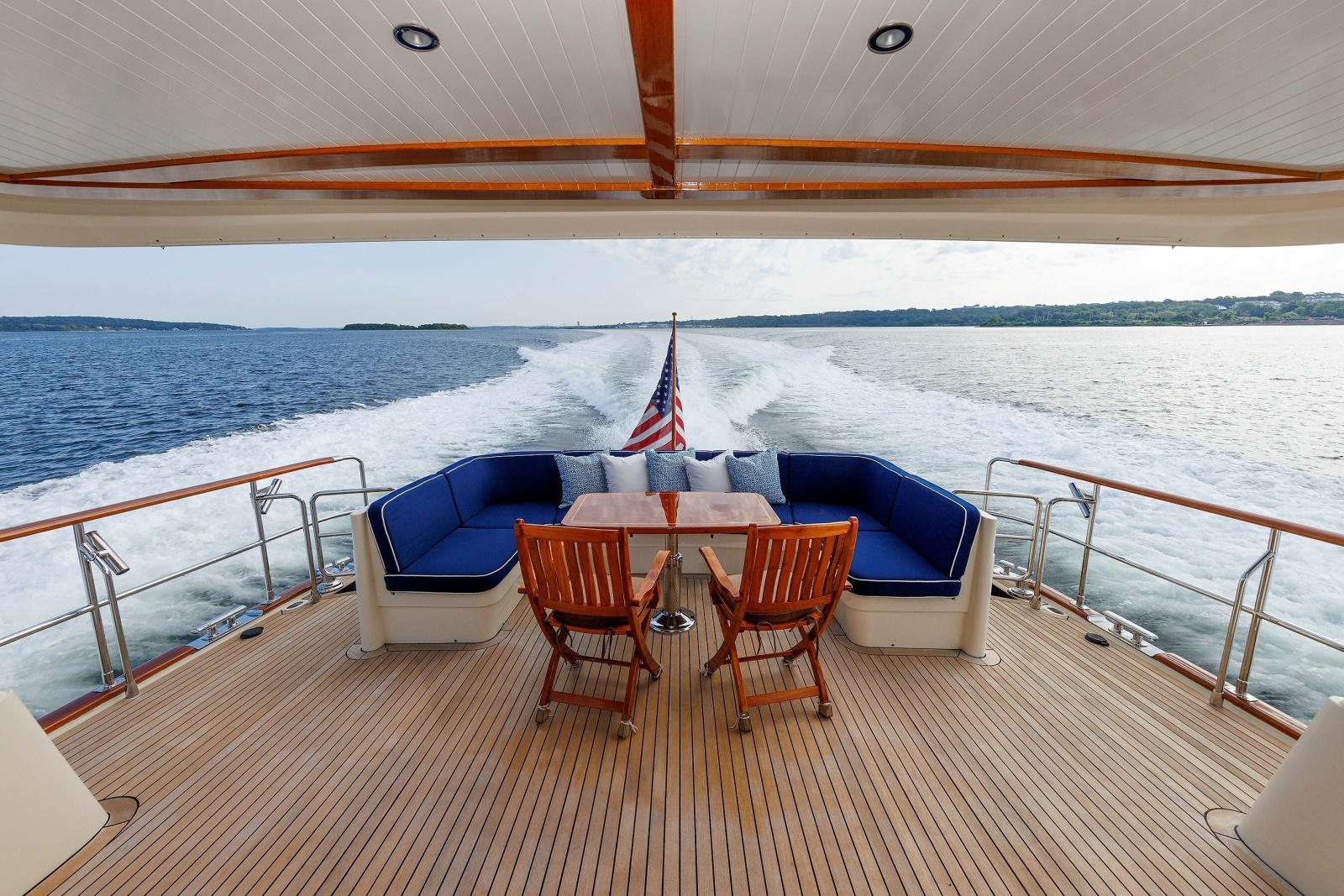 2016 Hunt Yachts 72 Flybridge