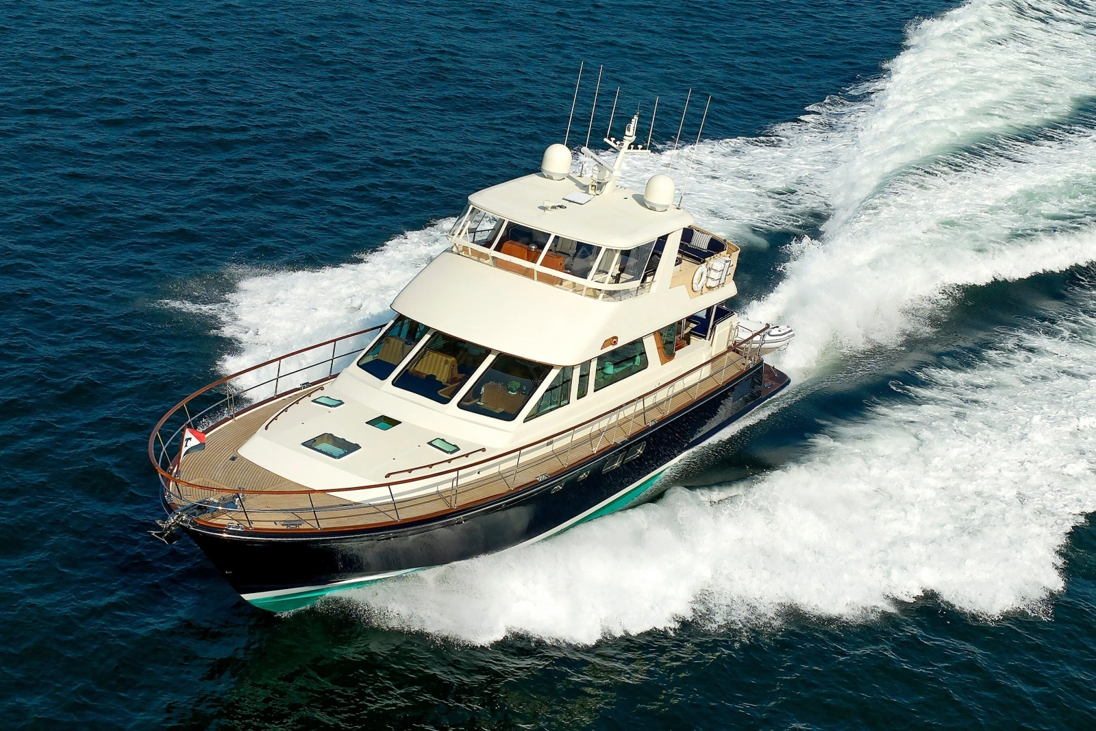 2016 Hunt Yachts 72 Flybridge