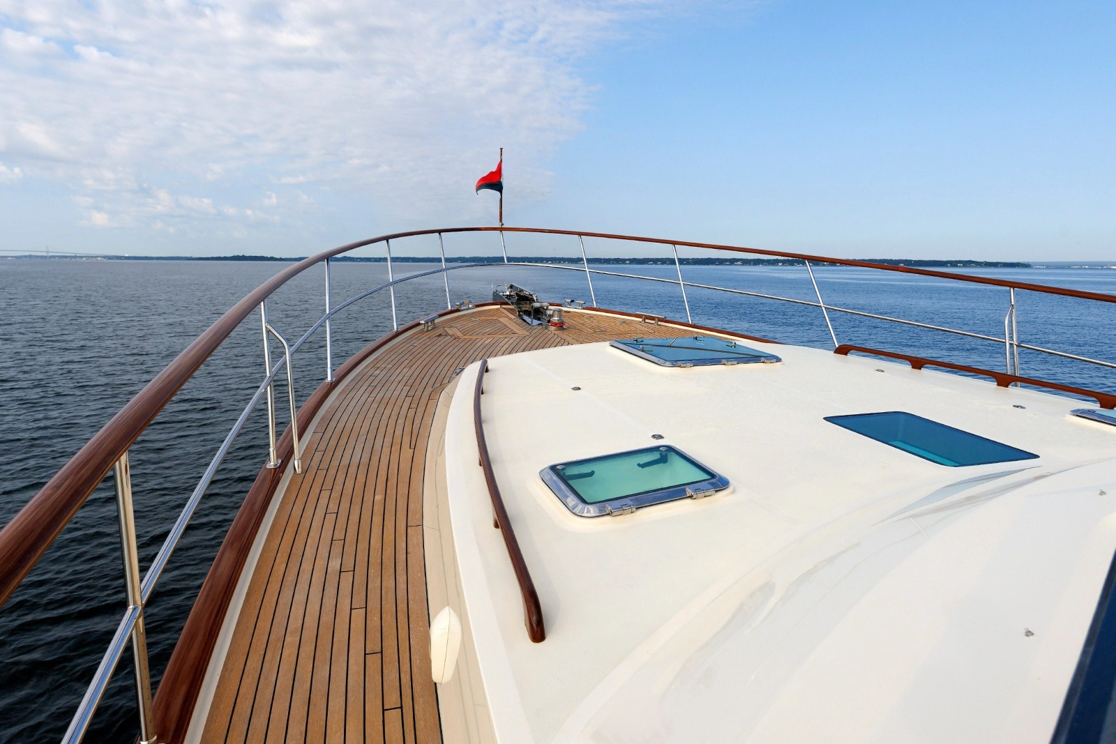 2016 Hunt Yachts 72 Flybridge