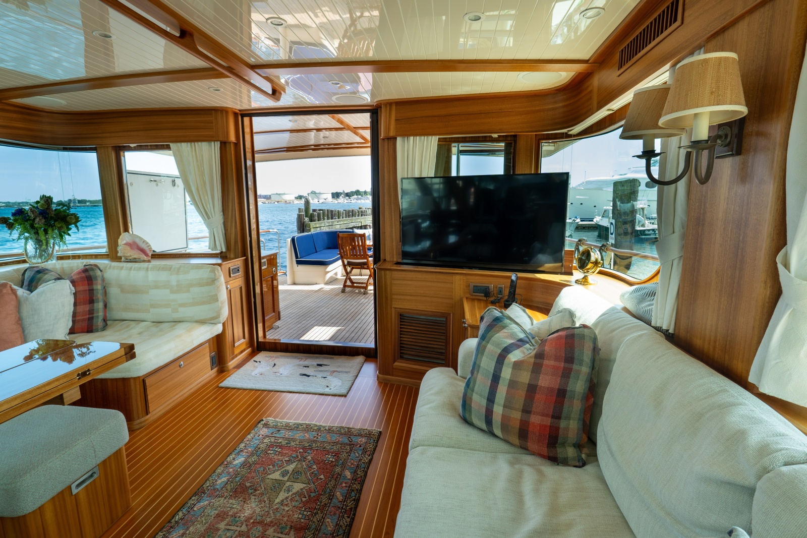 2016 Hunt Yachts 72 Flybridge
