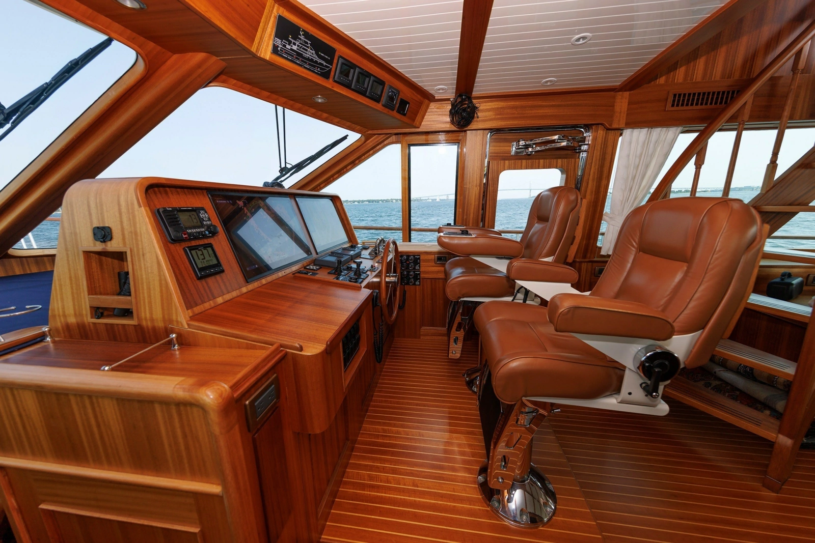2016 Hunt Yachts 72 Flybridge
