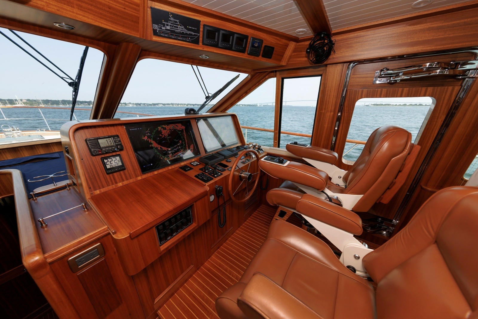 2016 Hunt Yachts 72 Flybridge