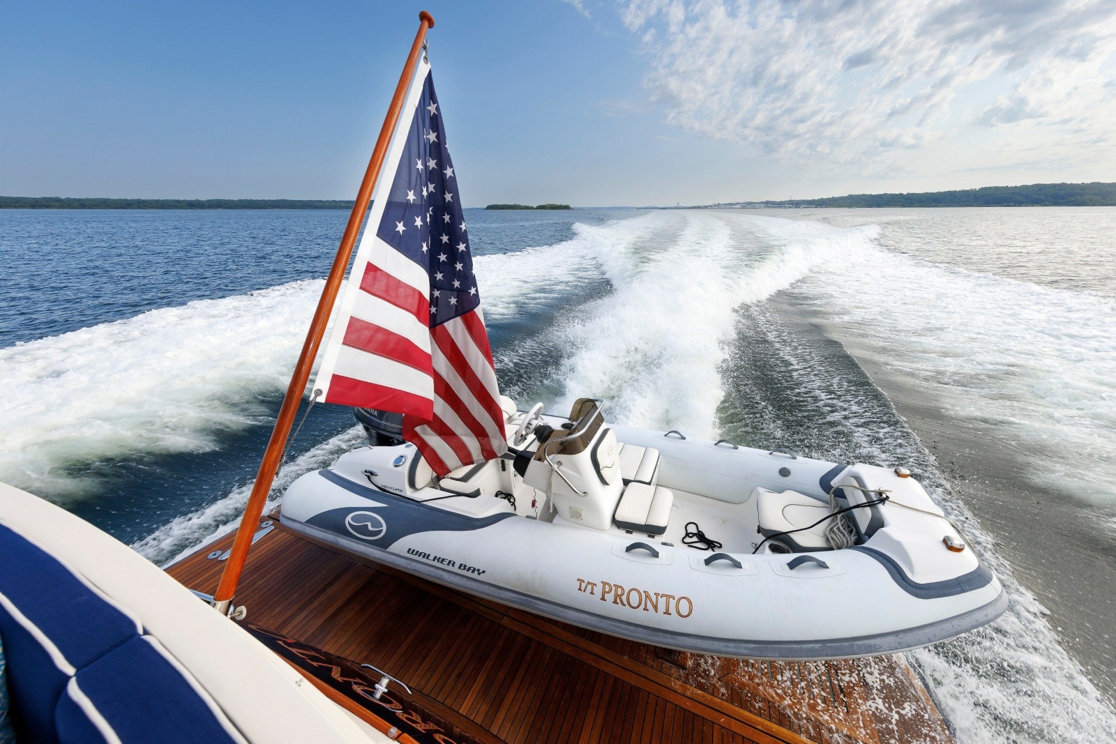 2016 Hunt Yachts 72 Flybridge