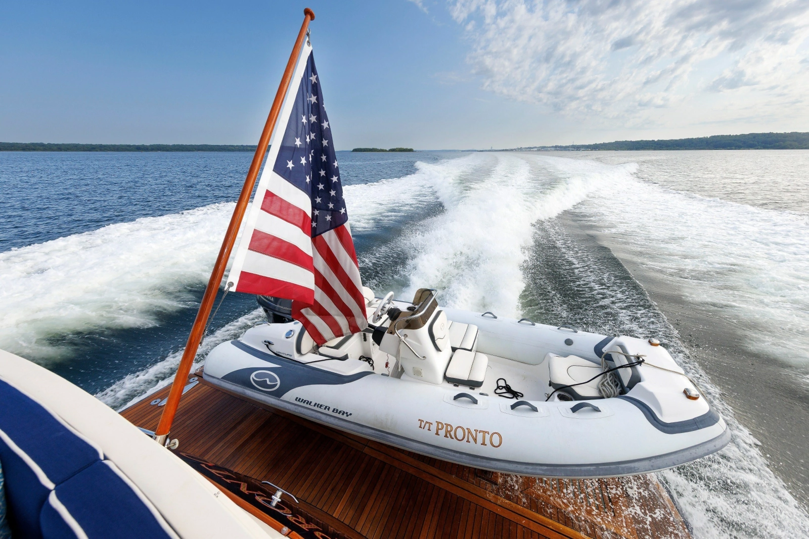2016 Hunt Yachts 72 Flybridge