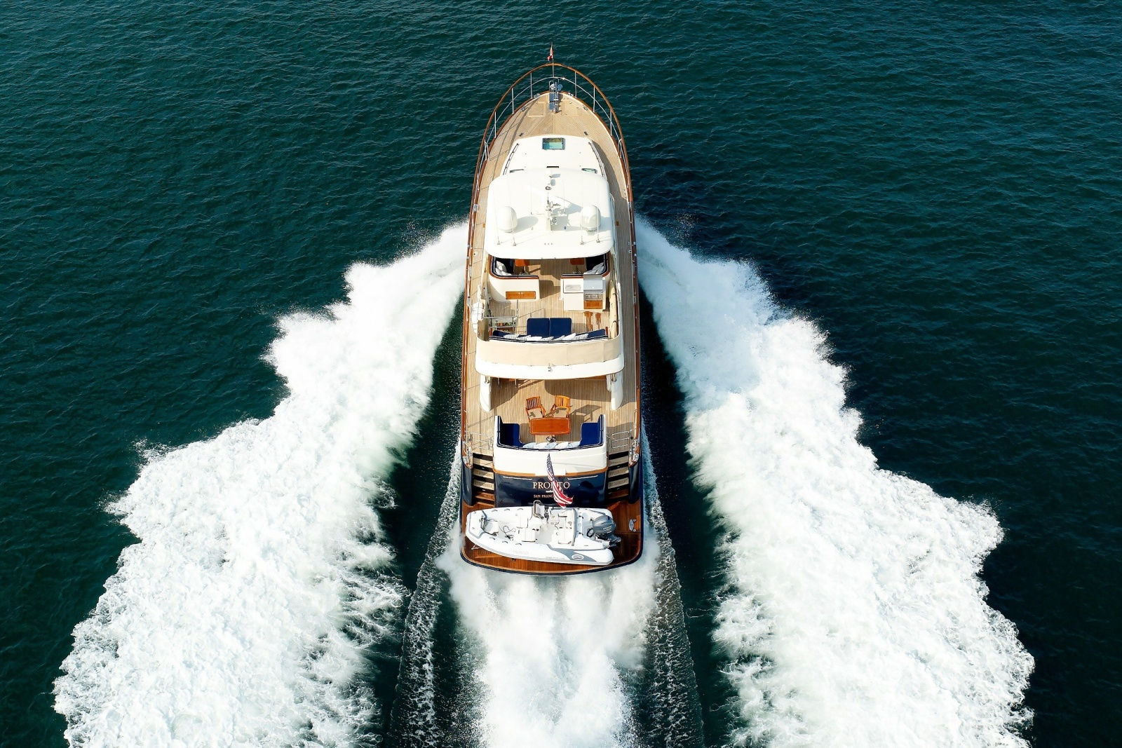 2016 Hunt Yachts 72 Flybridge