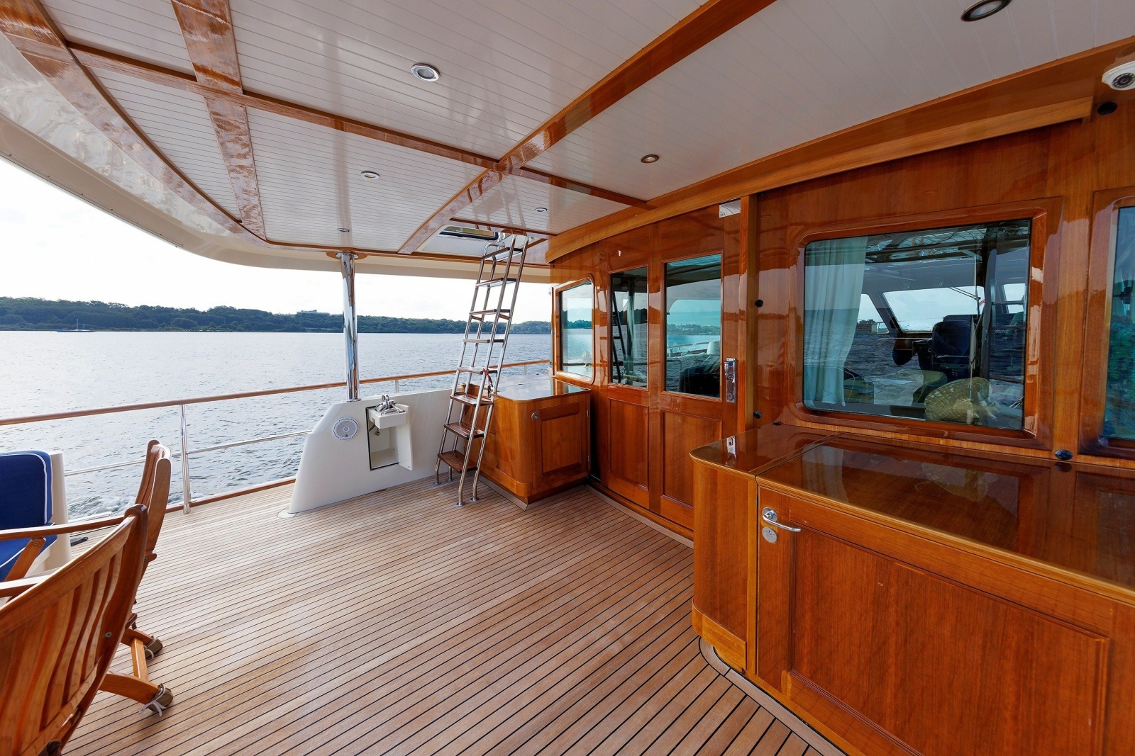 2016 Hunt Yachts 72 Flybridge