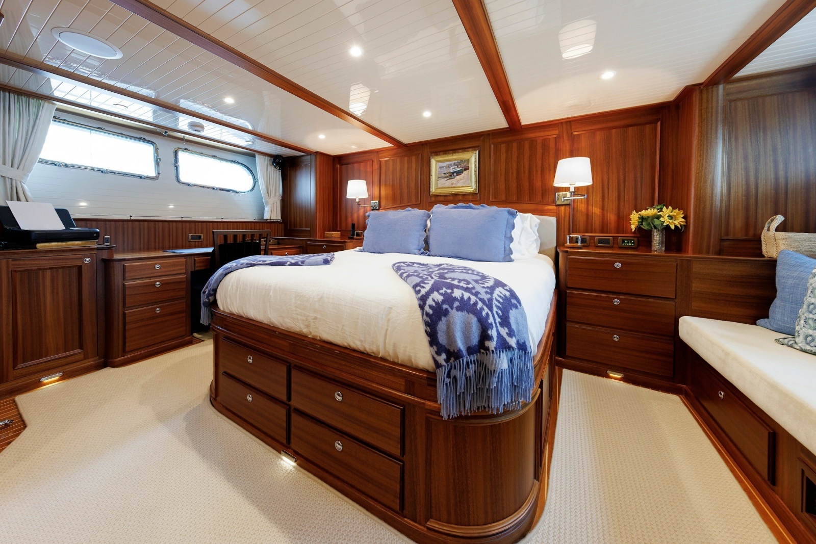 2016 Hunt Yachts 72 Flybridge
