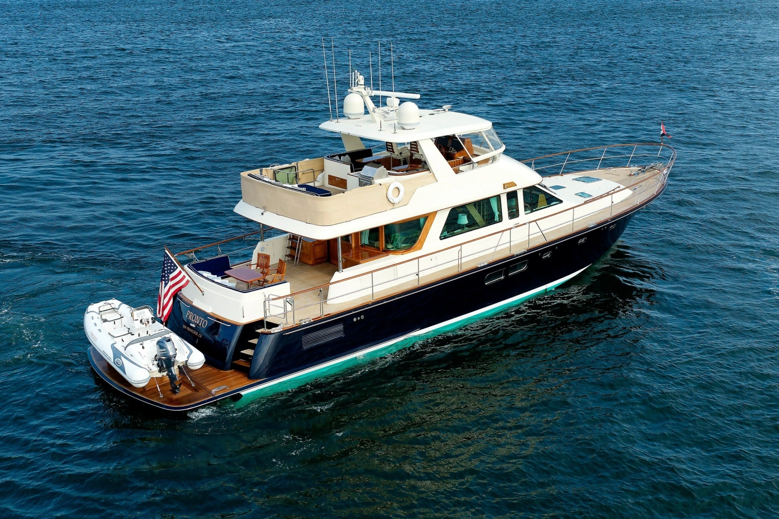 2016 Hunt Yachts 72 Flybridge
