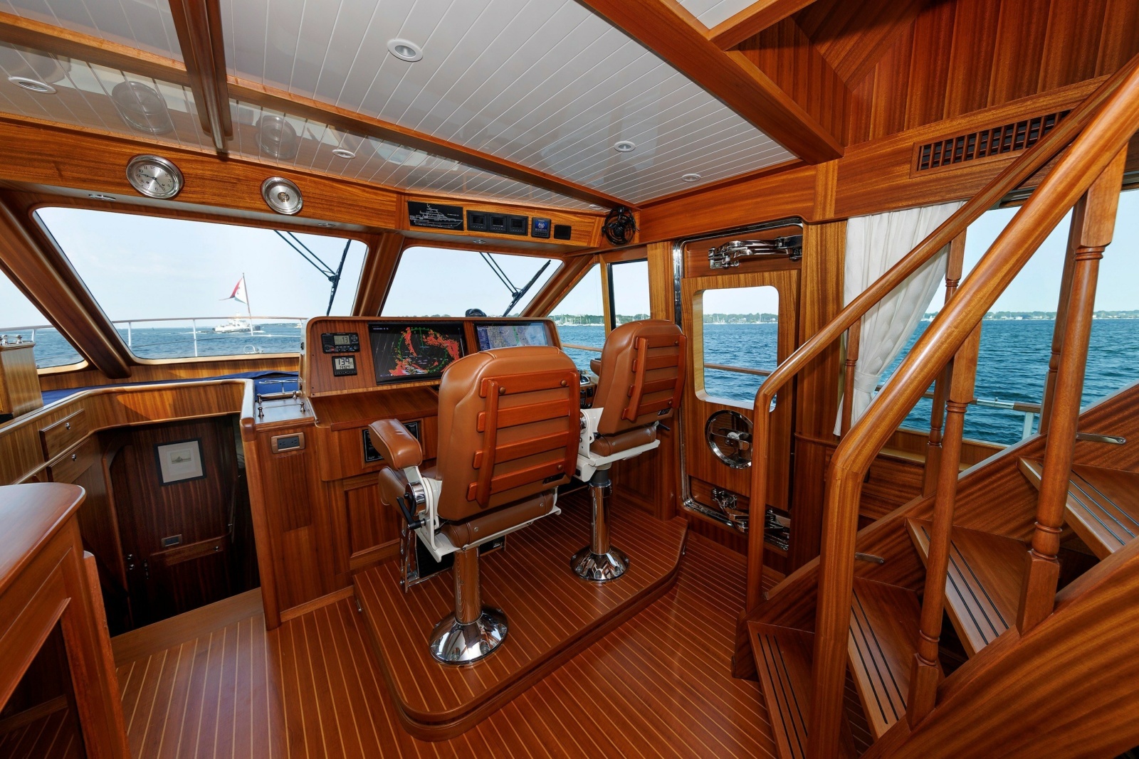 2016 Hunt Yachts 72 Flybridge