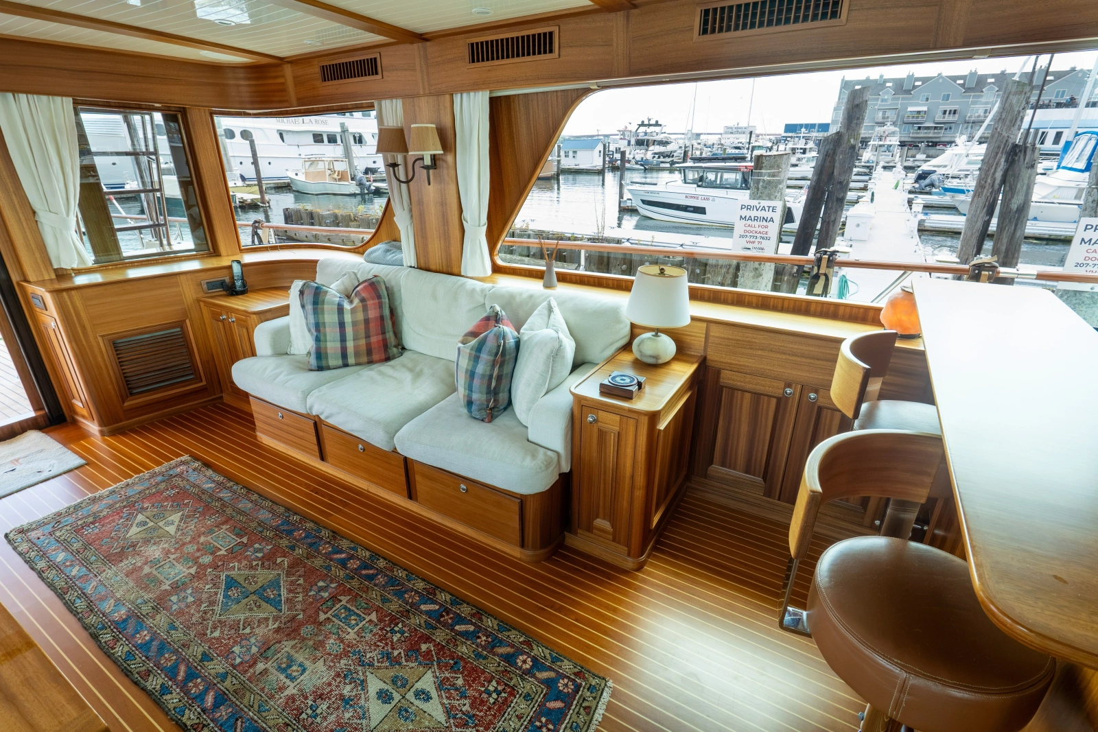 2016 Hunt Yachts 72 Flybridge