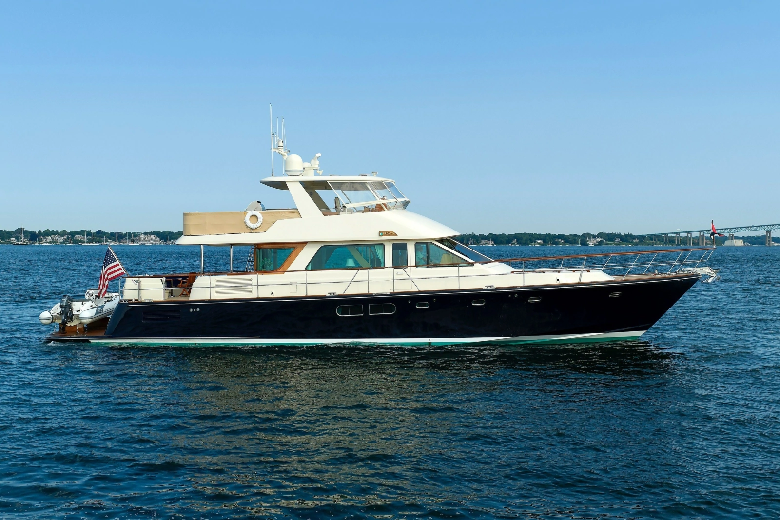 2016 Hunt Yachts 72 Flybridge