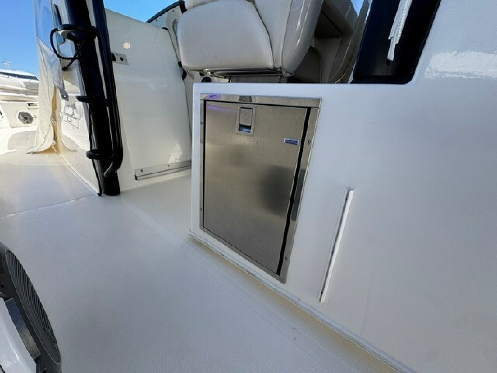 2021 Boston Whaler 380 Outrage