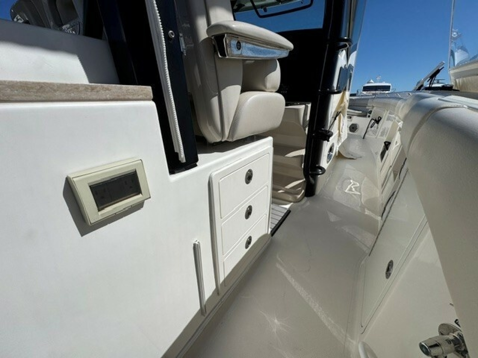 2021 Boston Whaler 380 Outrage