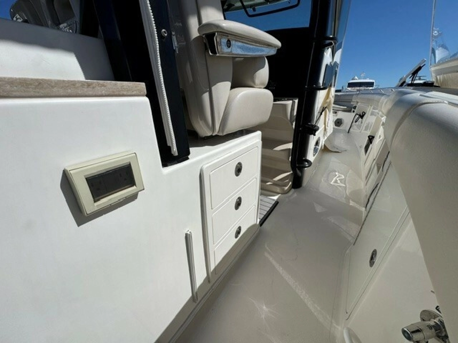 2021 Boston Whaler 380 Outrage