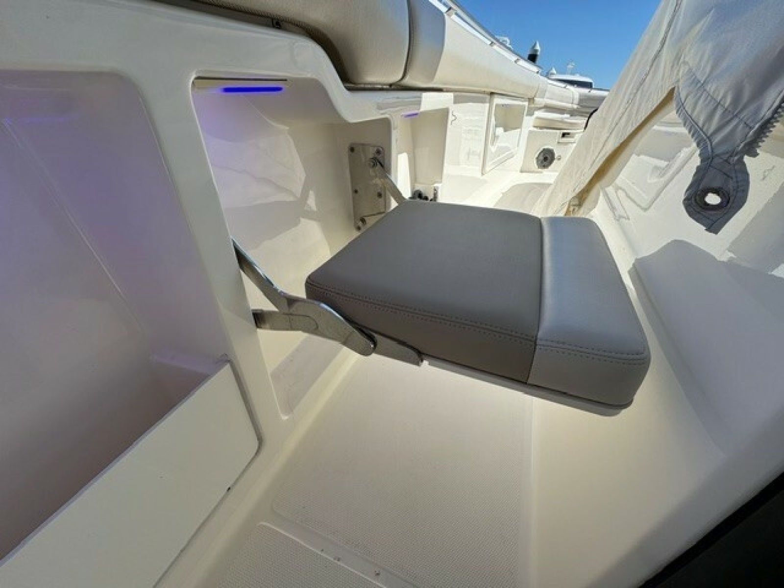 2021 Boston Whaler 380 Outrage