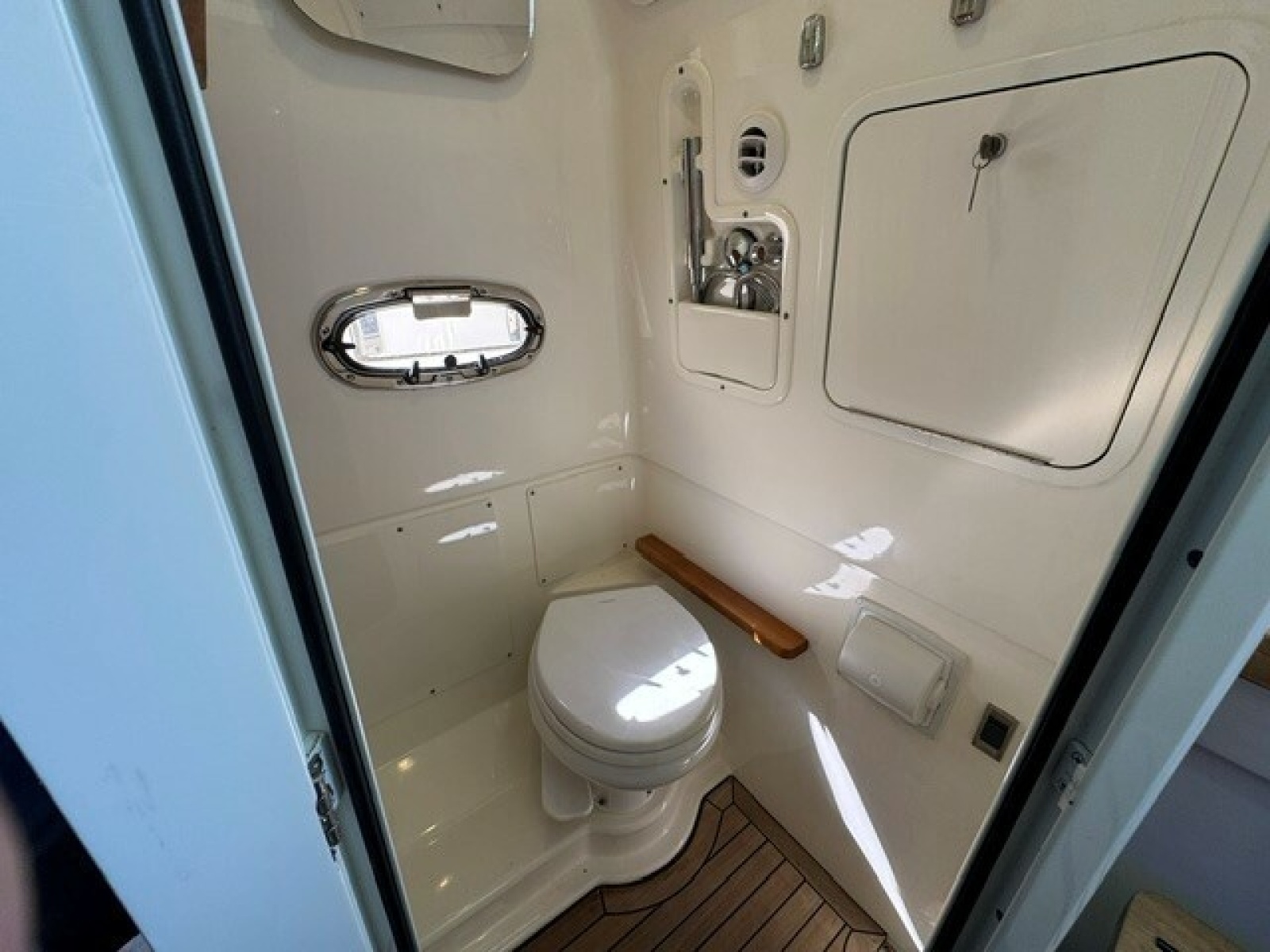 2021 Boston Whaler 380 Outrage