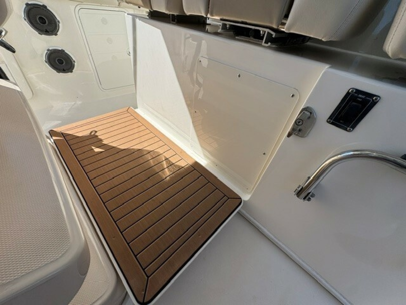 2021 Boston Whaler 380 Outrage