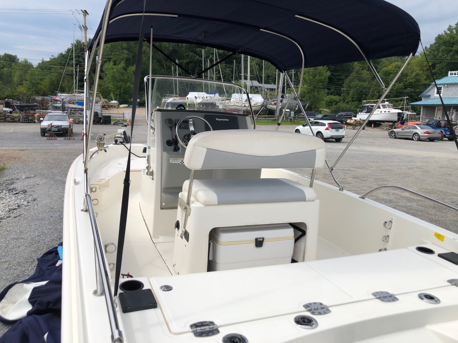2015 Boston Whaler 210 Dauntless