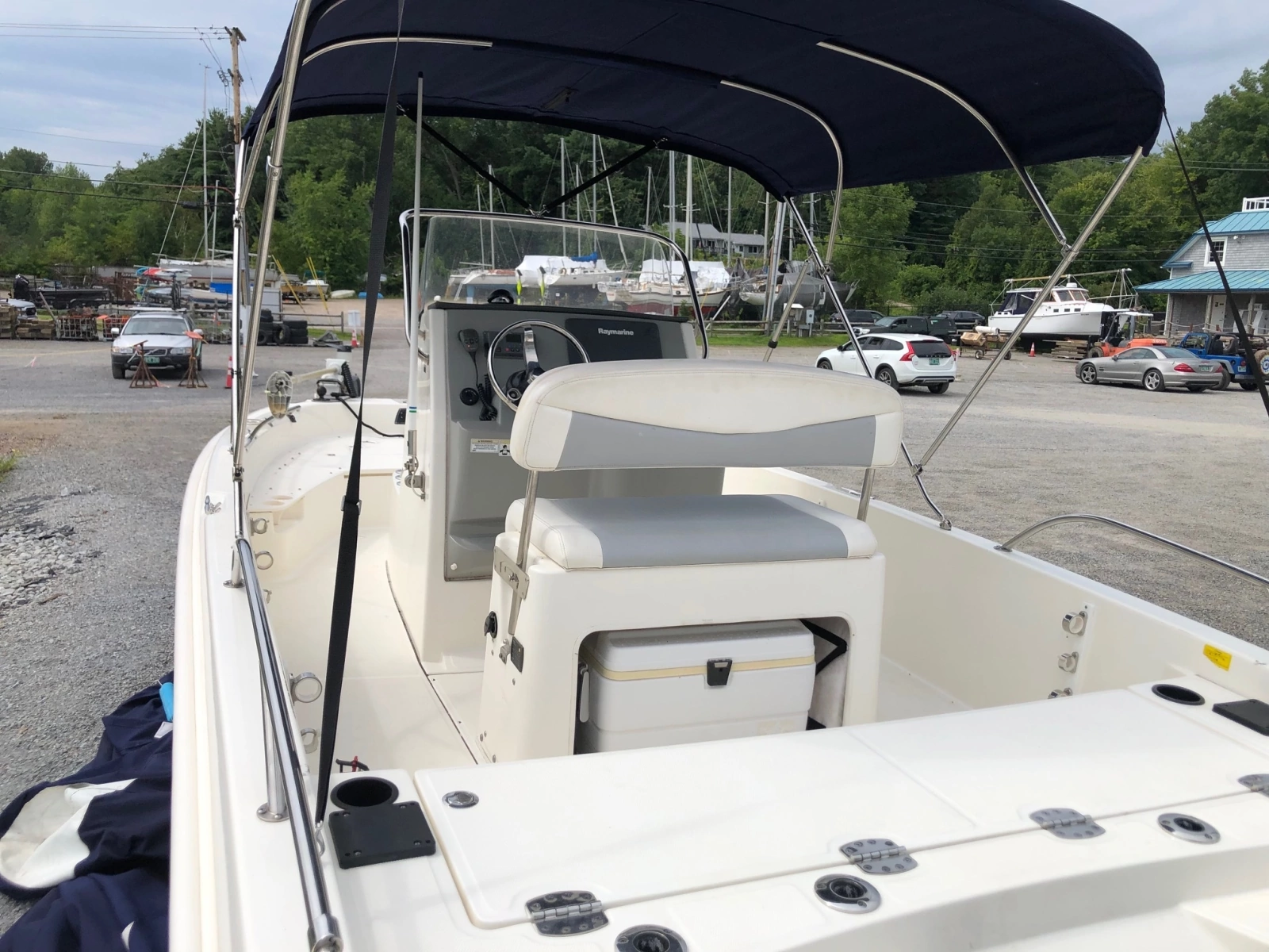 2015 Boston Whaler 210 Dauntless
