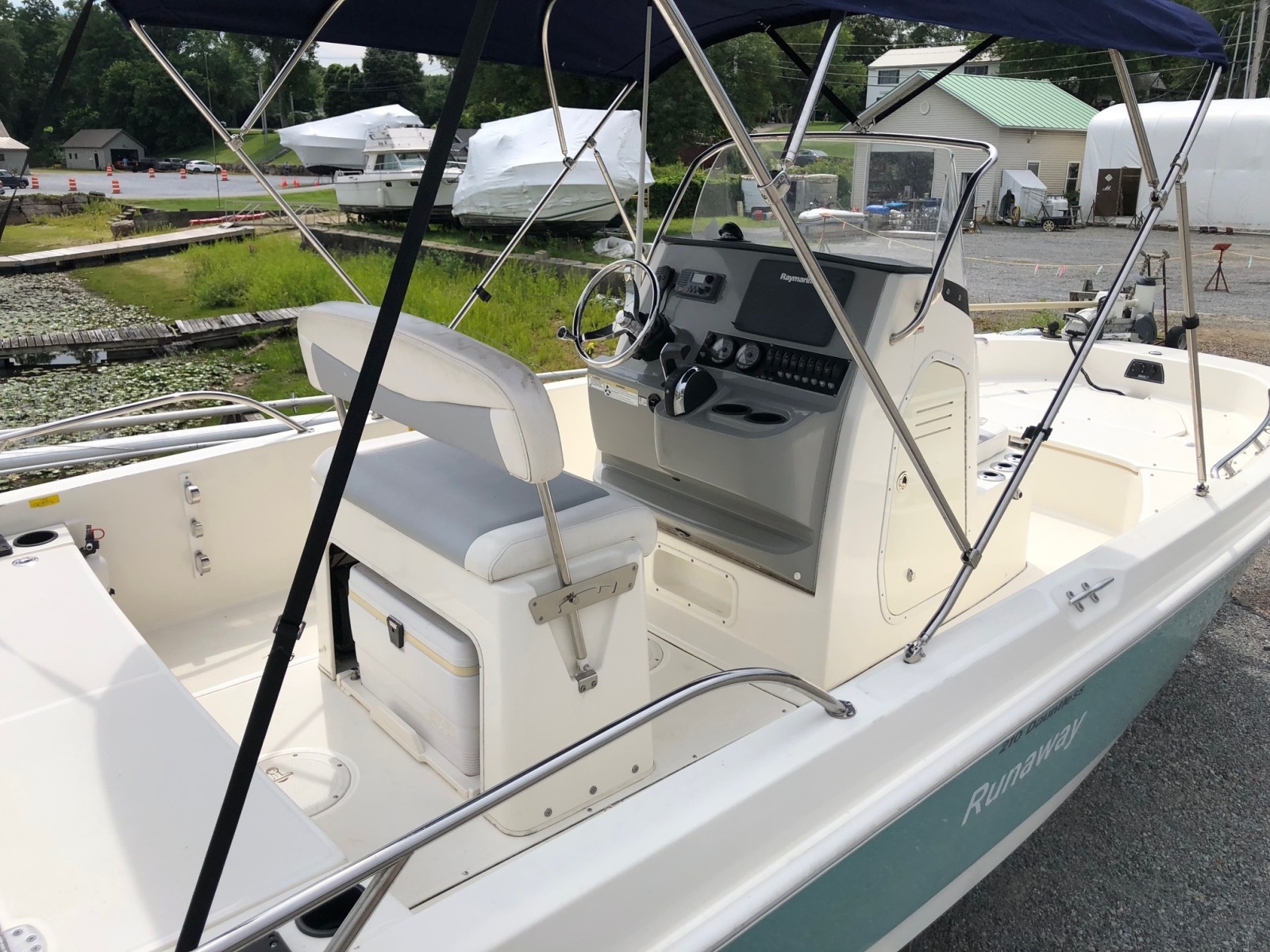 2015 Boston Whaler 210 Dauntless