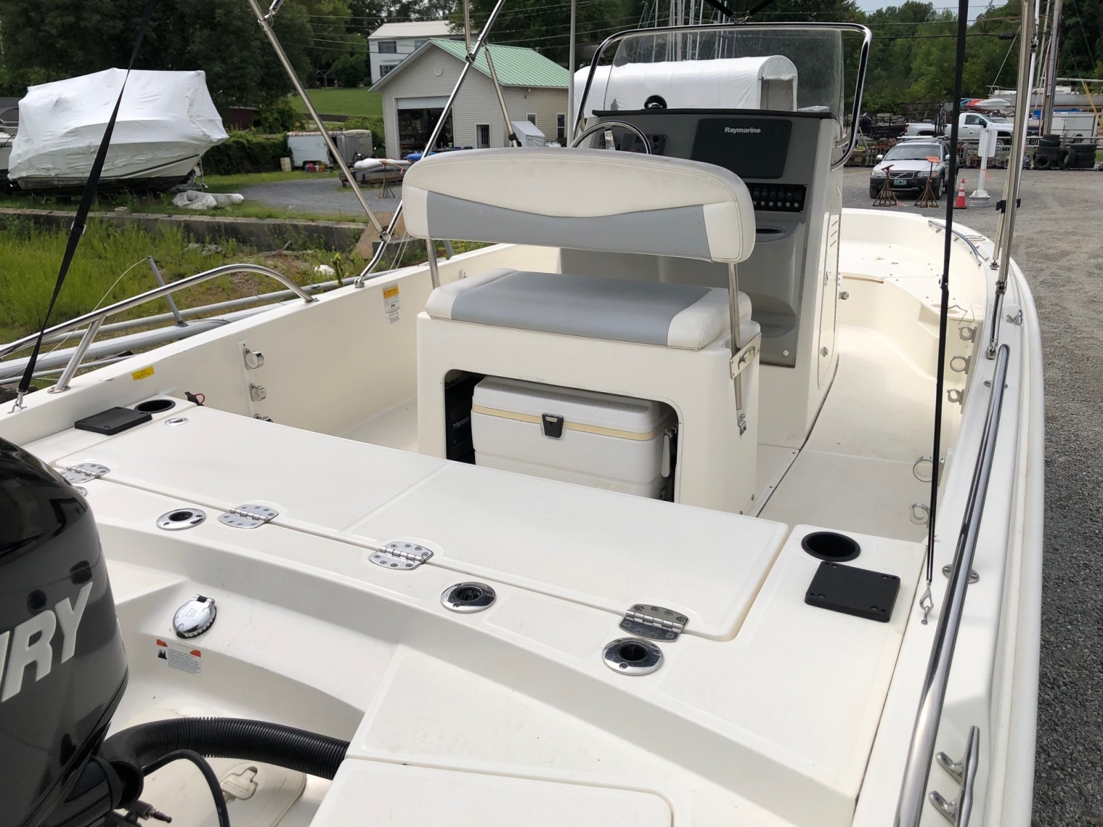 2015 Boston Whaler 210 Dauntless