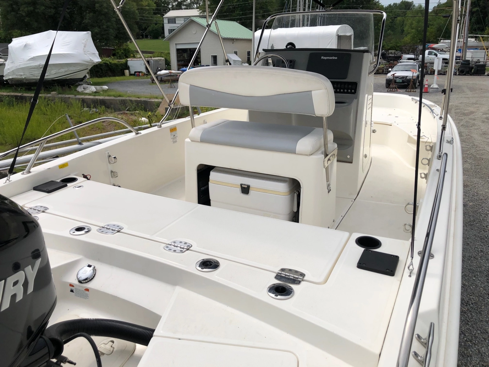 2015 Boston Whaler 210 Dauntless