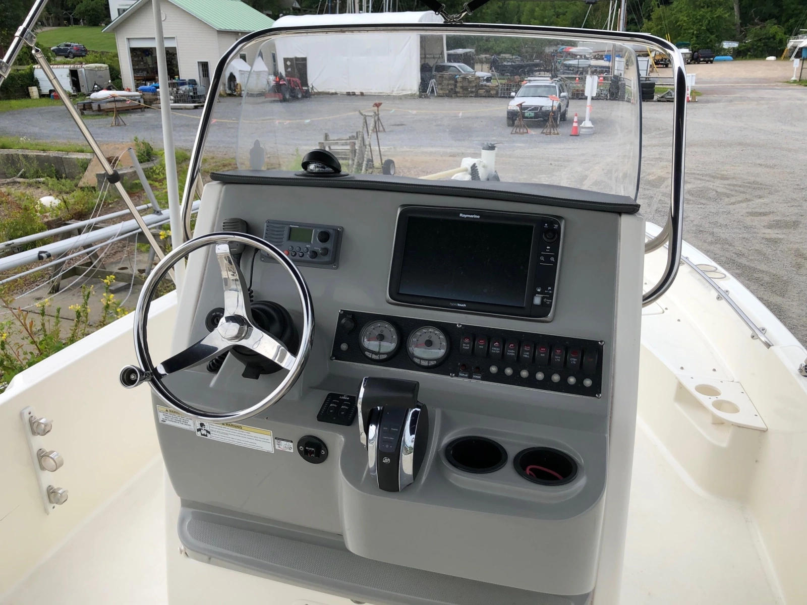 2015 Boston Whaler 210 Dauntless