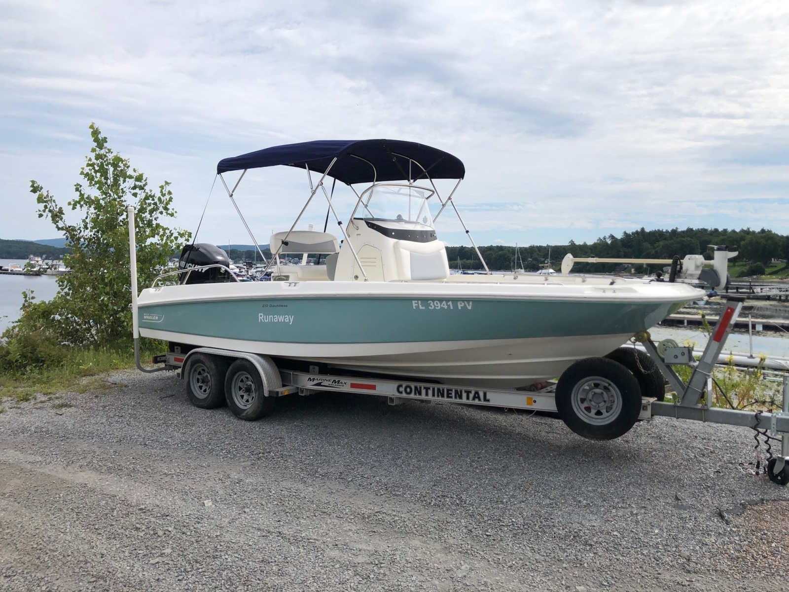 2015 Boston Whaler 210 Dauntless