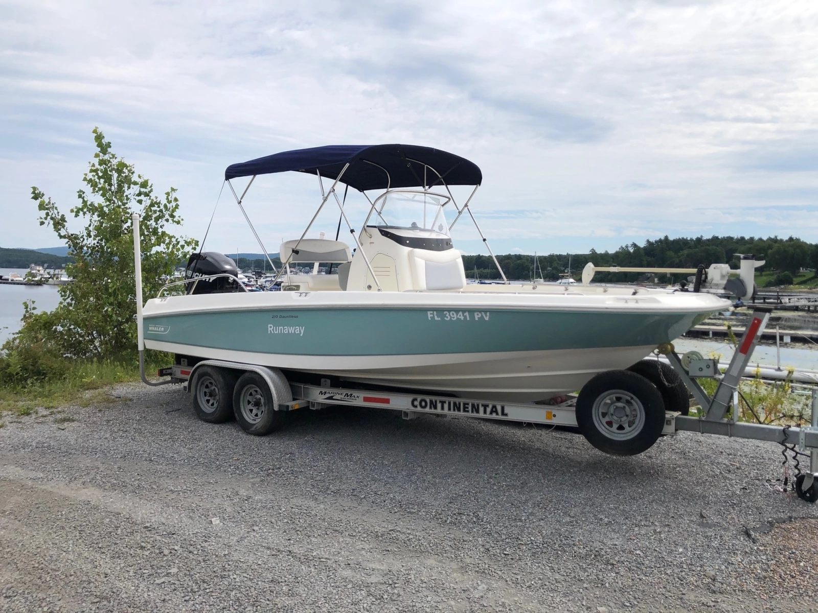 2015 Boston Whaler 210 Dauntless