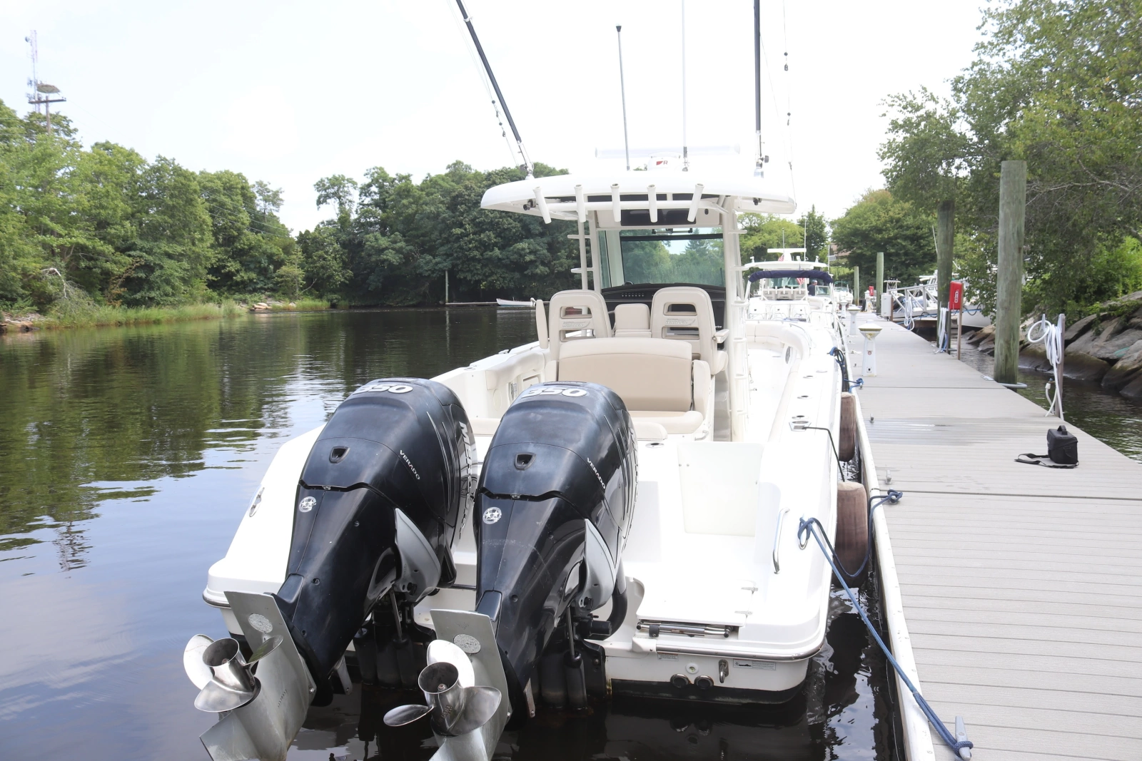 2013 Boston Whaler Outrage