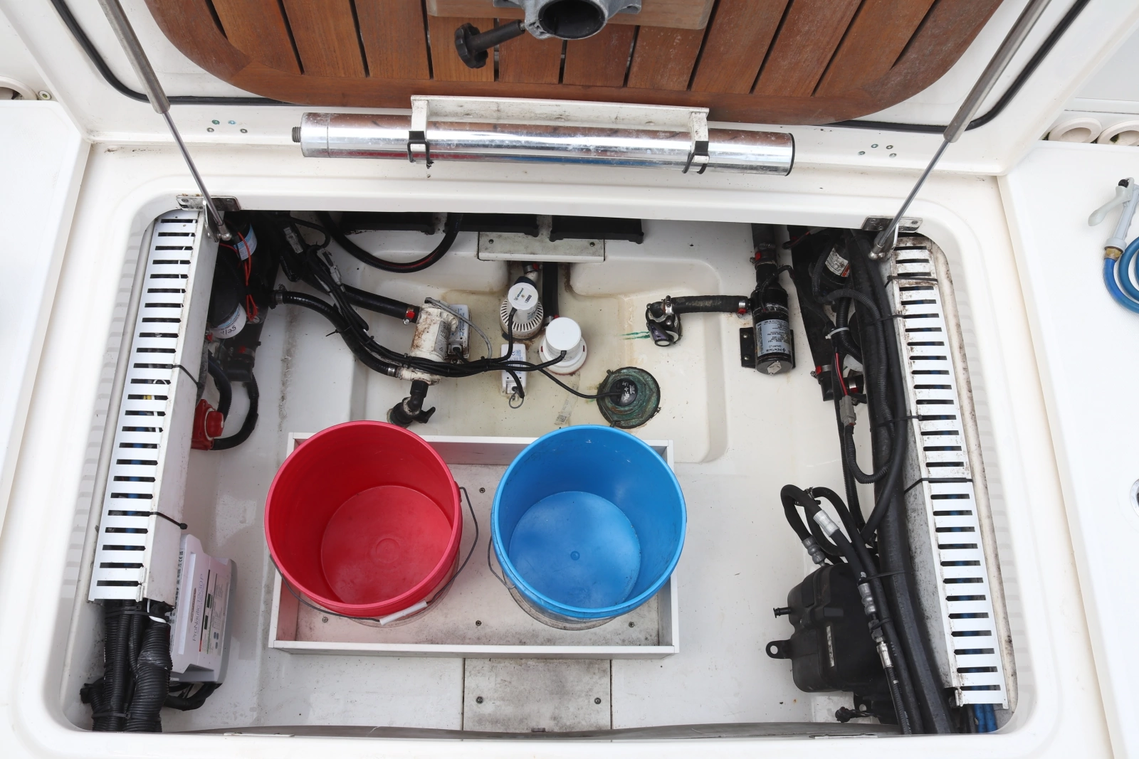 2013 Boston Whaler Outrage