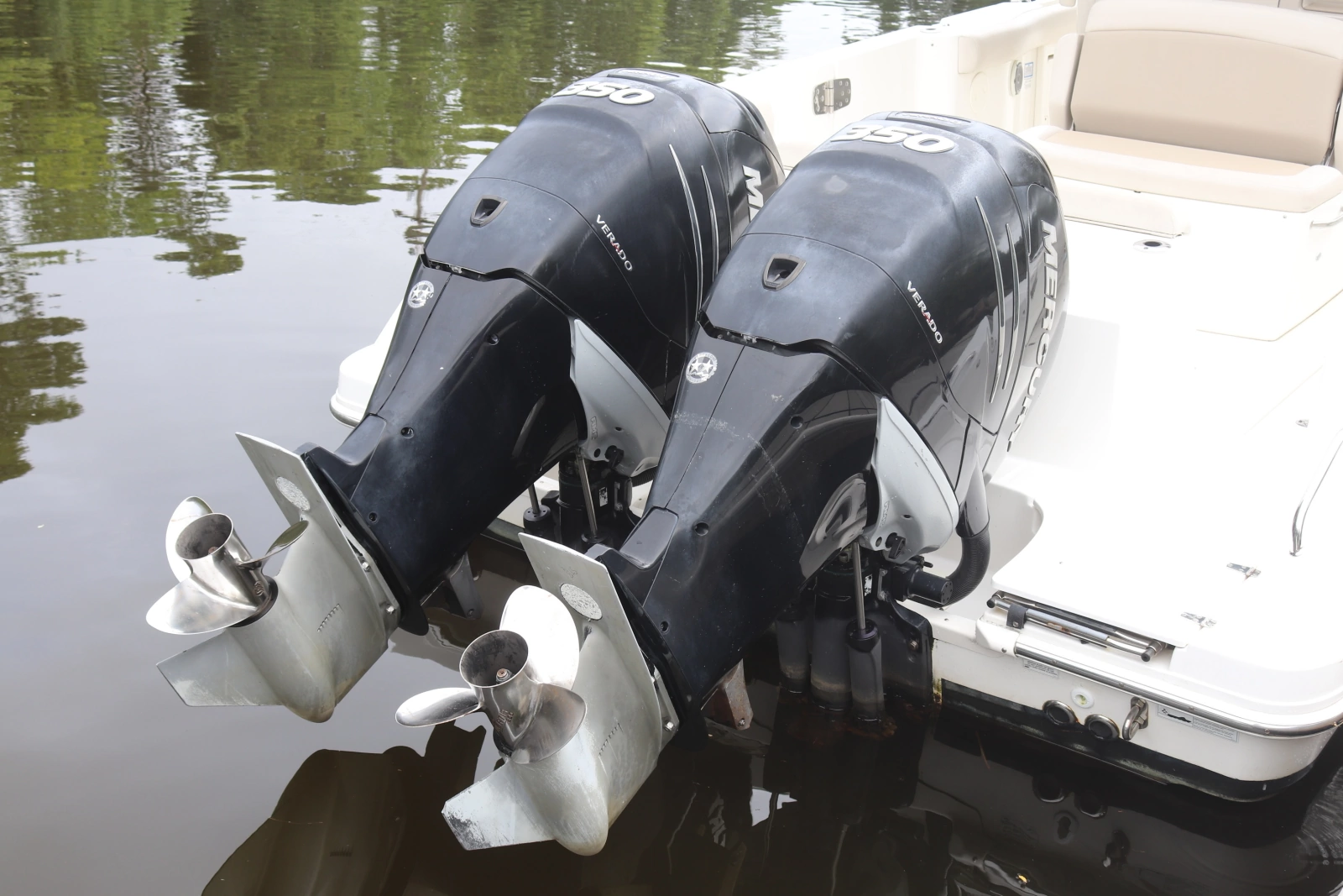 2013 Boston Whaler Outrage