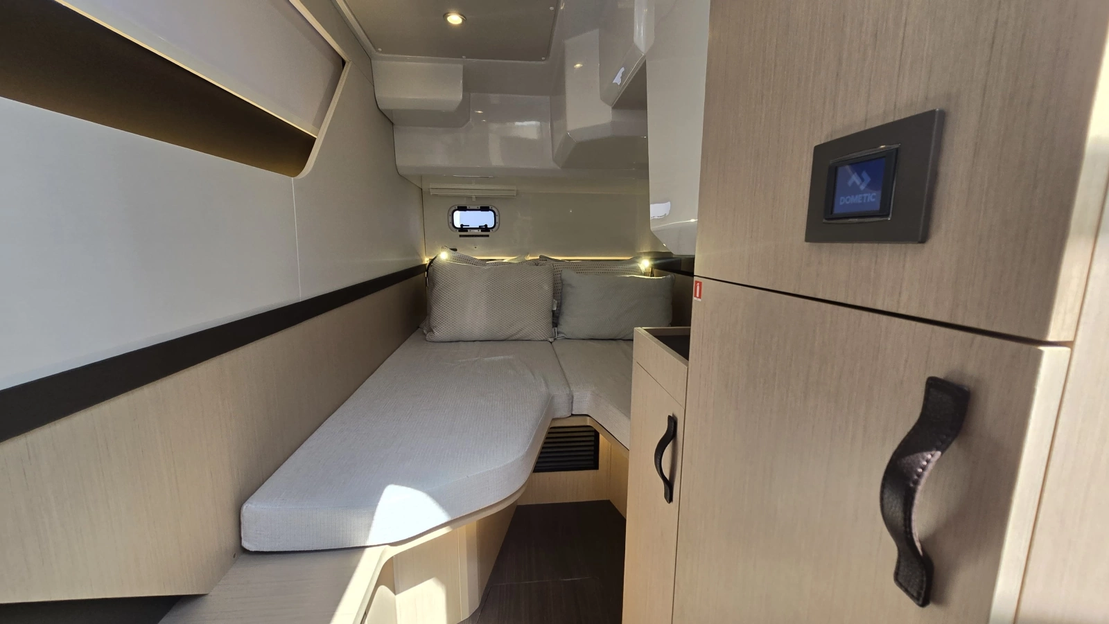2025 Four Winns TH36