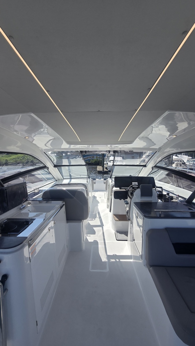 2025 Four Winns TH36