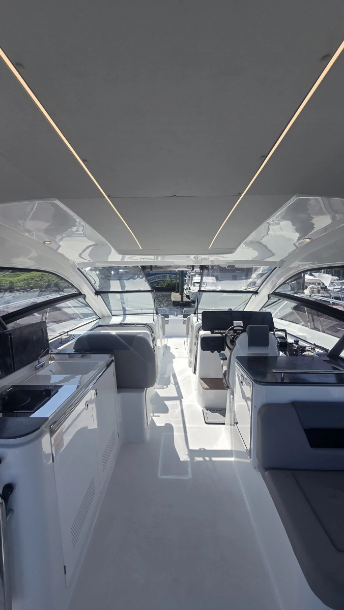 2025 Four Winns TH36