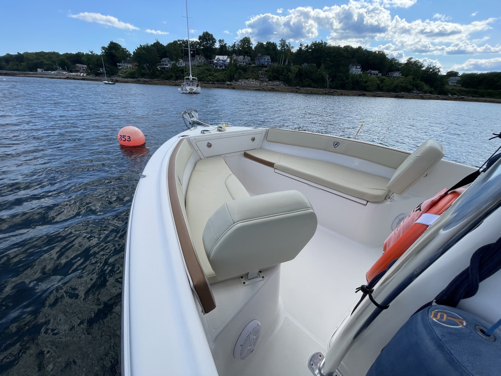 2020 Century 2200 Center Console