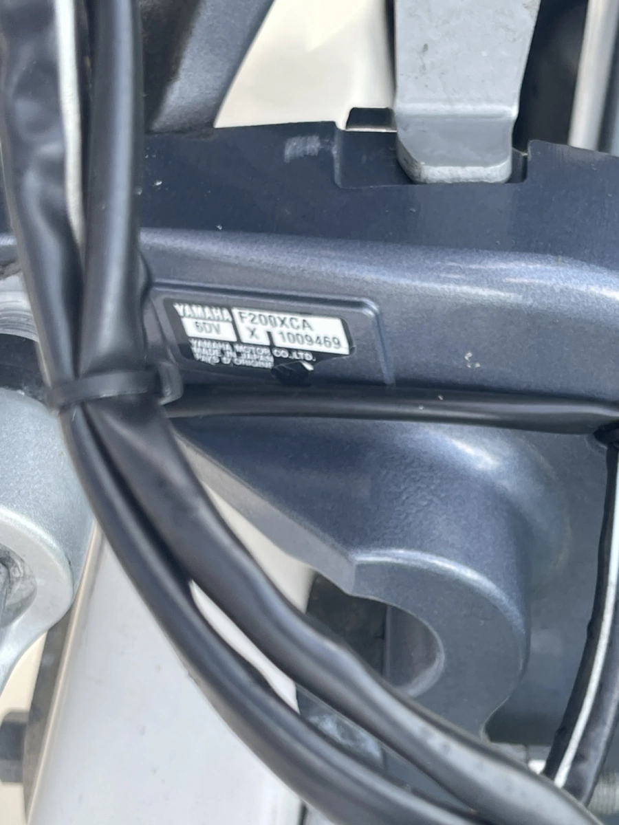 2020 Century 2200 Center Console