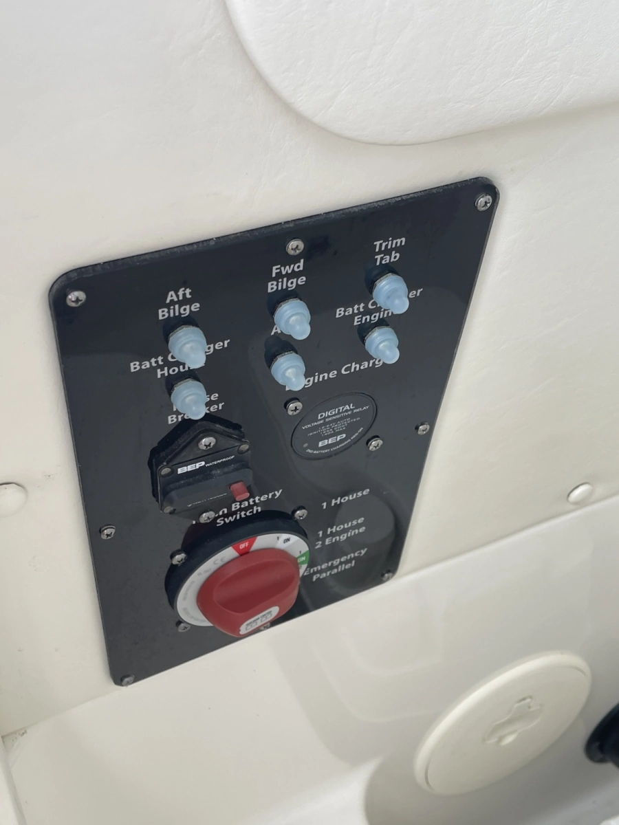 2020 Century 2200 Center Console