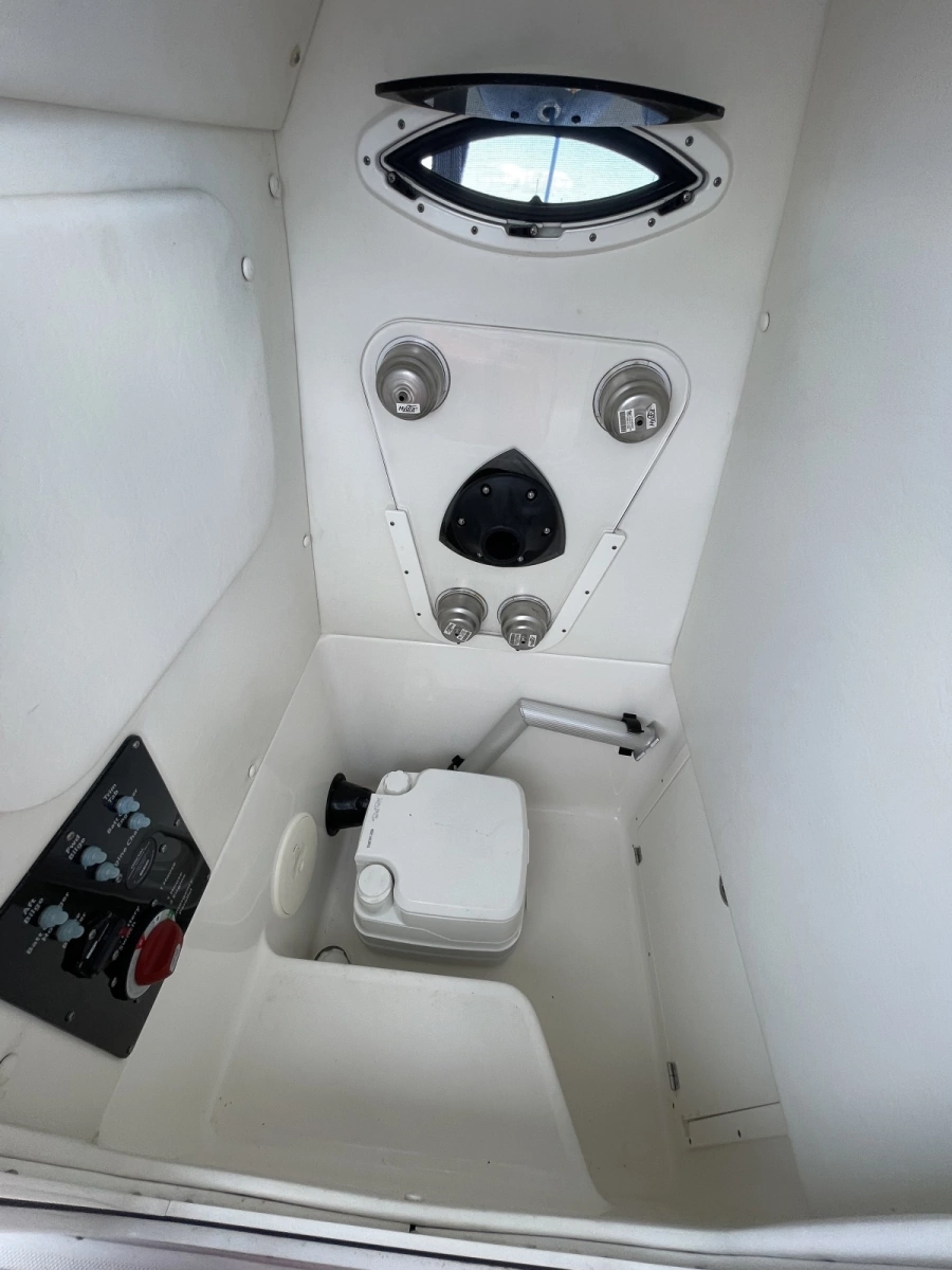 2020 Century 2200 Center Console