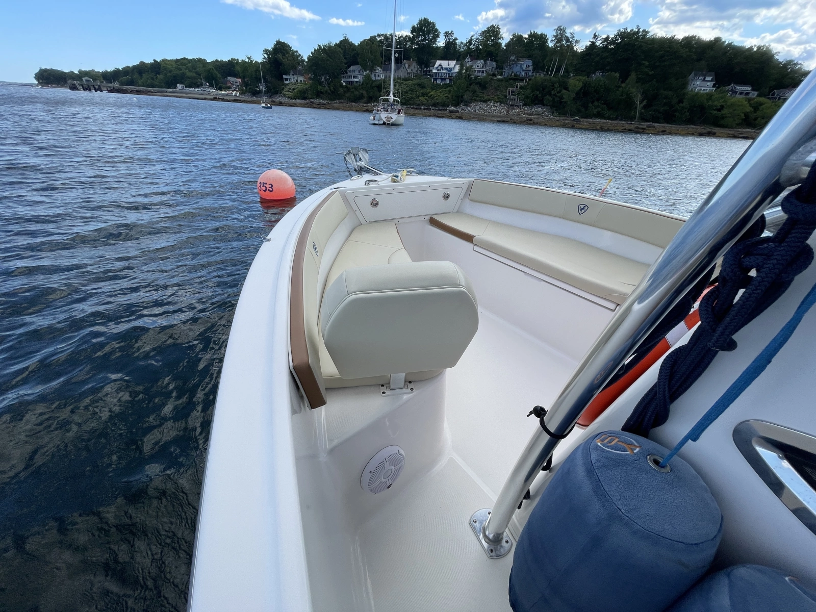 2020 Century 2200 Center Console