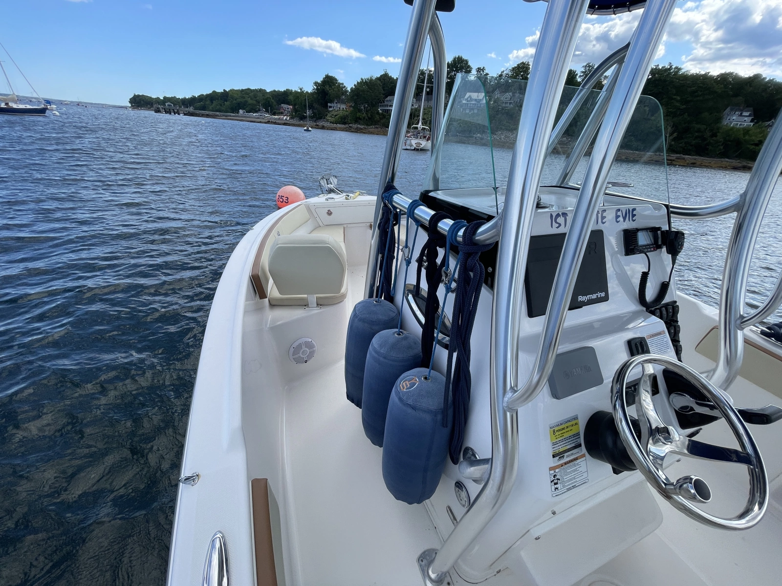 2020 Century 2200 Center Console